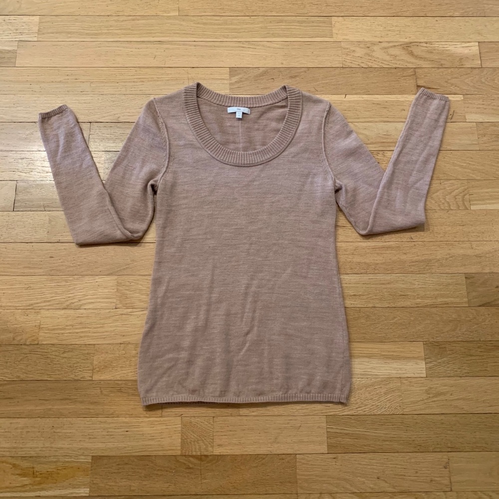 Gap sweater